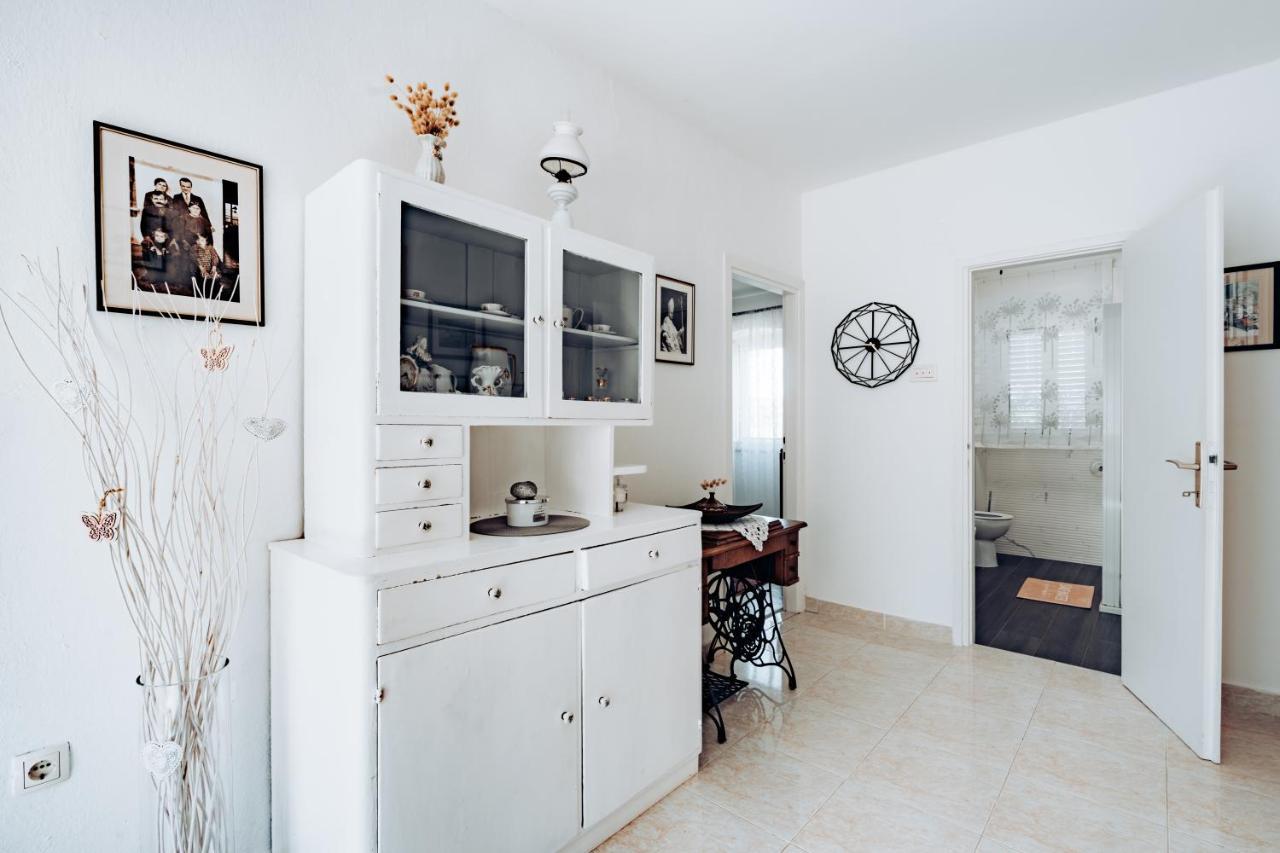 Guest House Sakarun Вели Рат Екстериор снимка