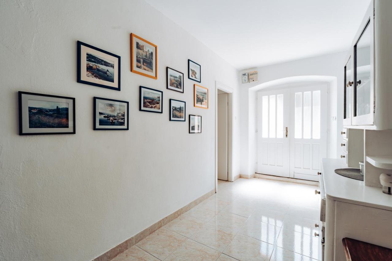 Guest House Sakarun Вели Рат Екстериор снимка