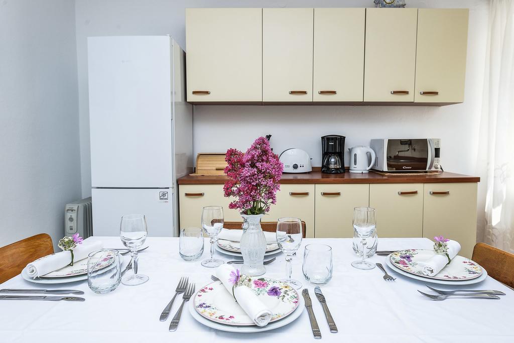 Guest House Sakarun Вели Рат Екстериор снимка