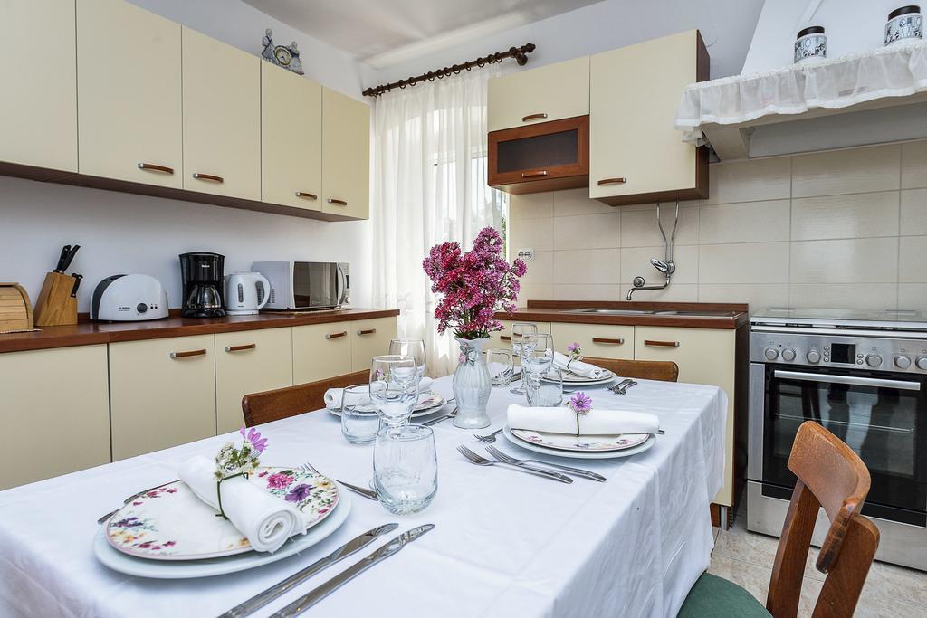 Guest House Sakarun Вели Рат Екстериор снимка